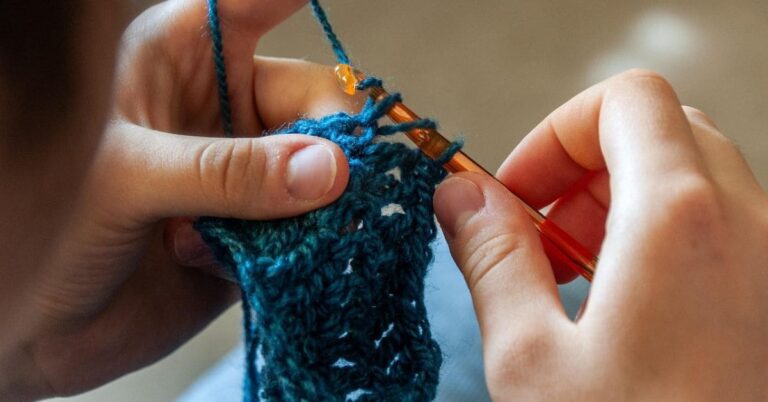 Seu Crochê Fica Torto? O Segredo para Cantos Perfeitos e Círculos Planos