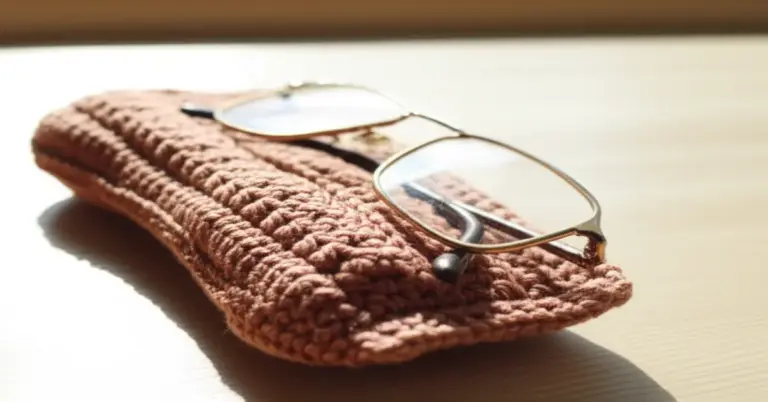 Descubra os 4 erros que artesãs cometem ao fazer porta óculos de crochê e como evitar