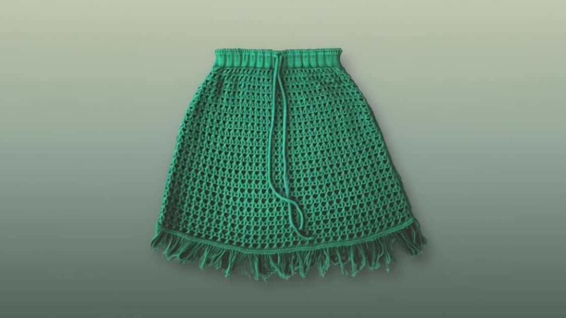 Saia verde de crochê com franjas e cordão, must have do verão.